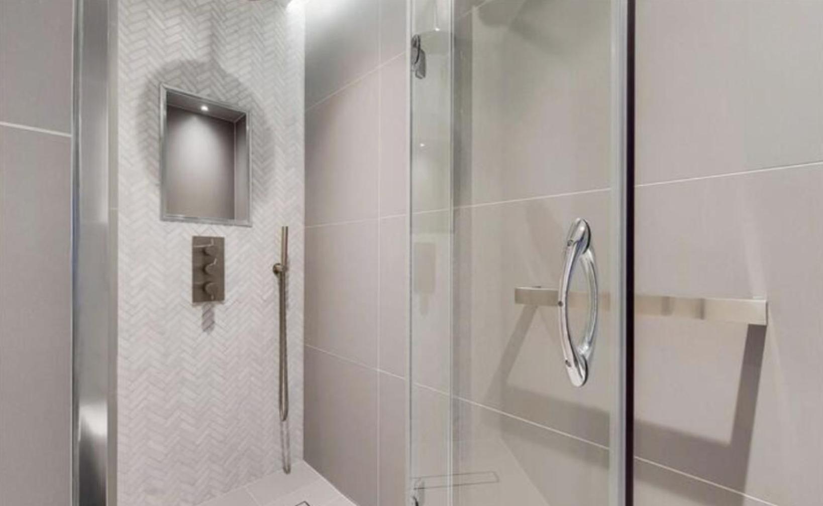 Stylish 2 Bedroom / Swiss / Regent's Park Apartment London