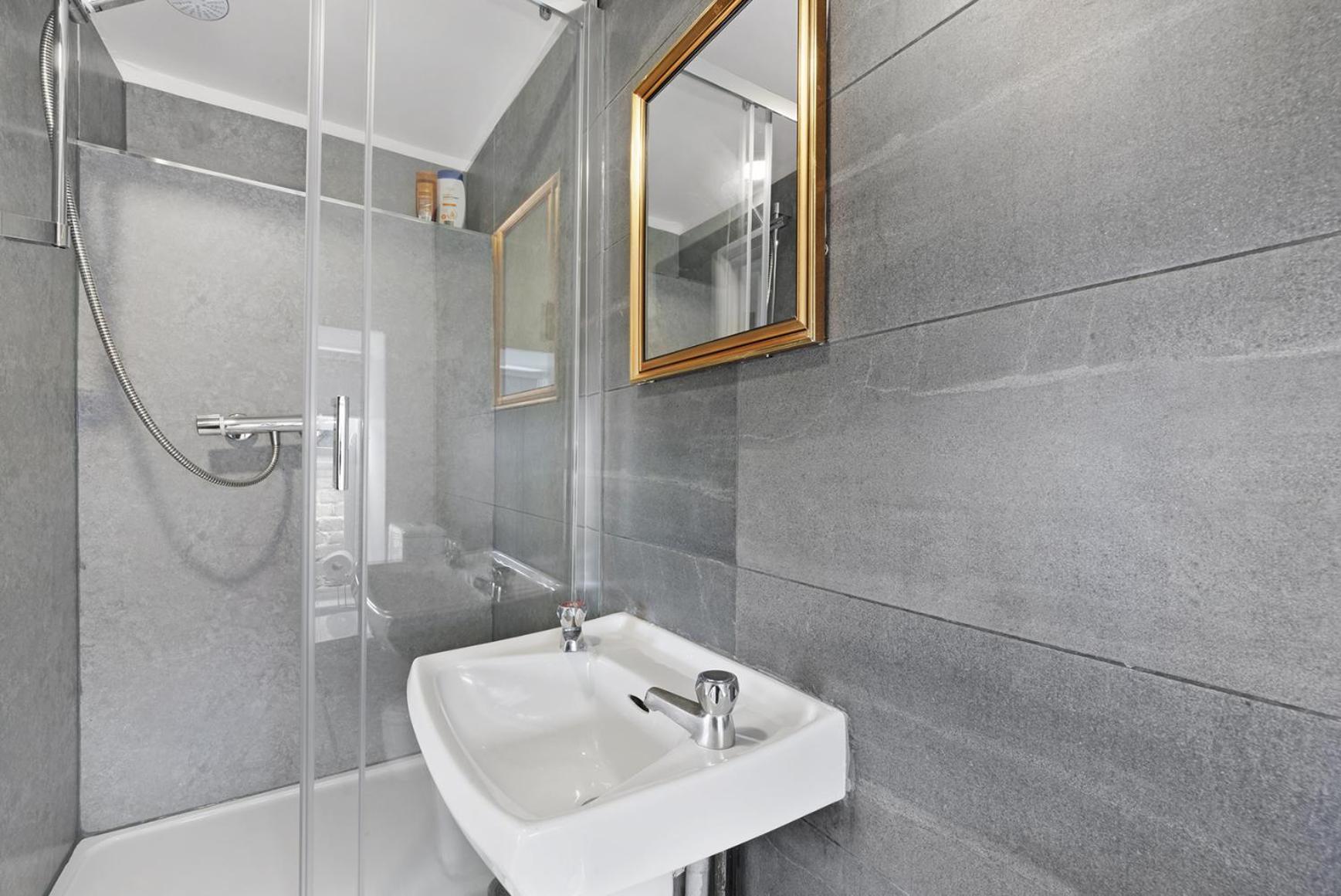 One Bedroom Flat Opposite Archway Station *