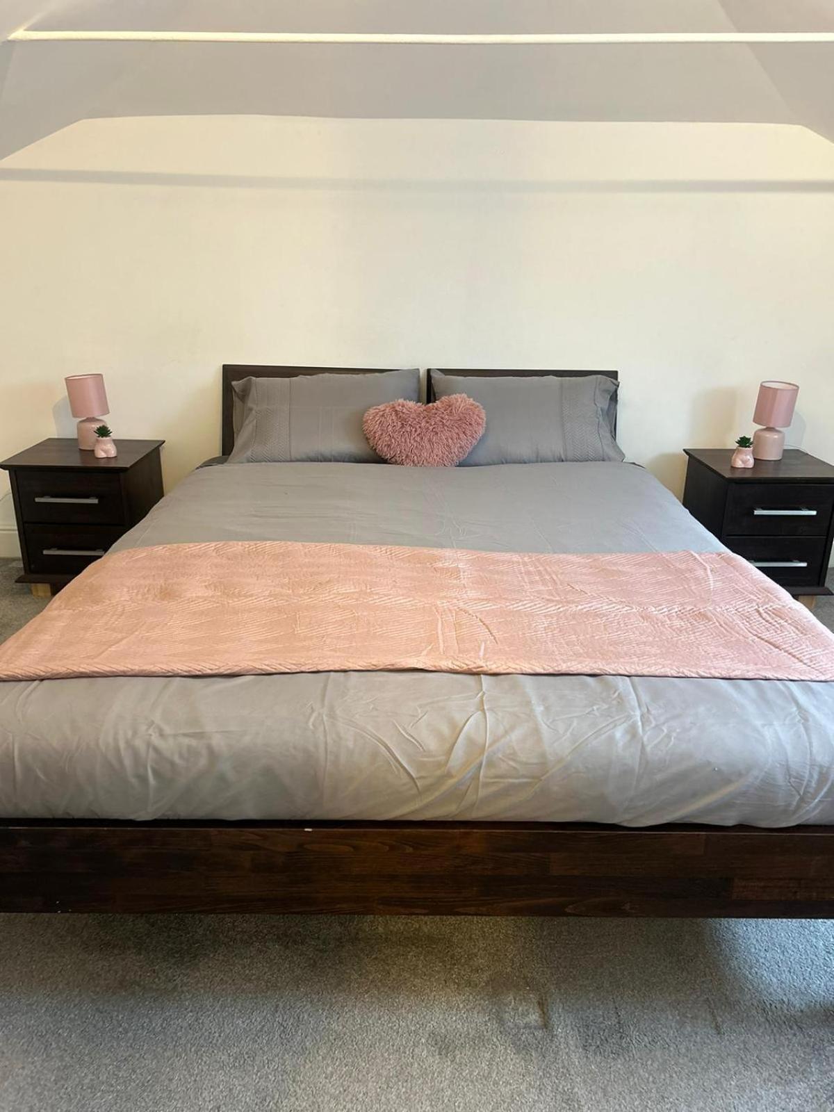 Trendy 2 Bedroom In Canary Wharf *