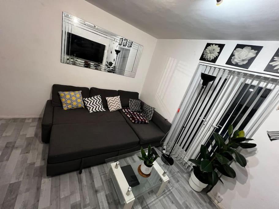 1-bed Flat With Fast Wi-fi In Prime Location 15mins From Apartment