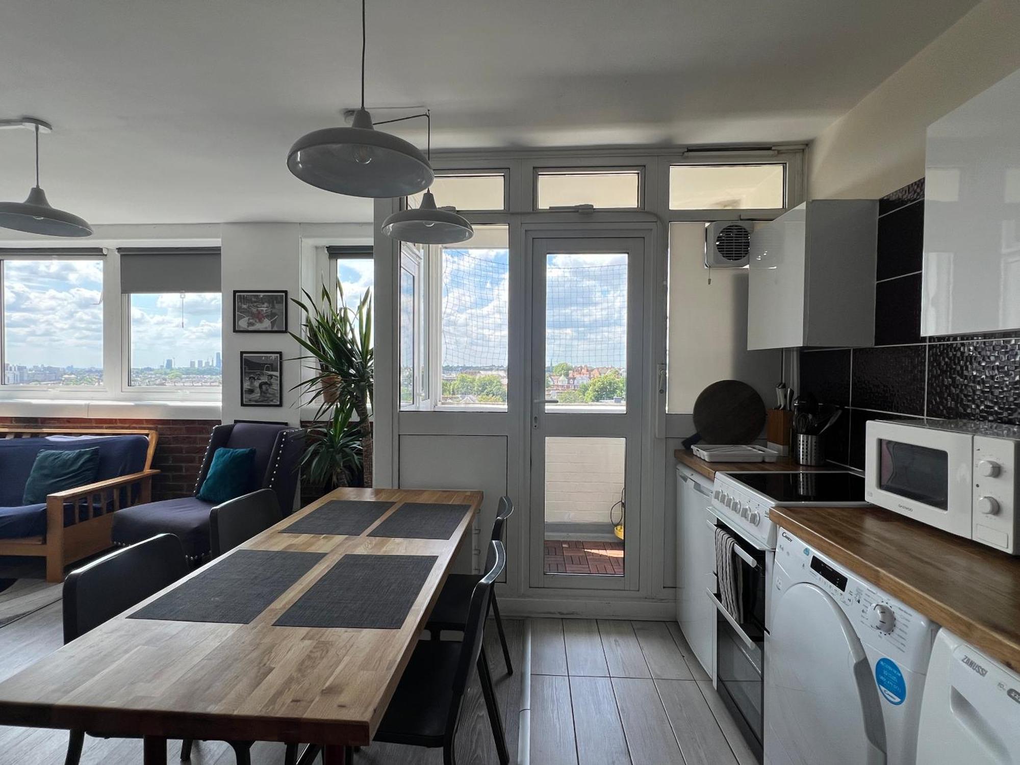 With Stuning Views Close To Center Apartment London