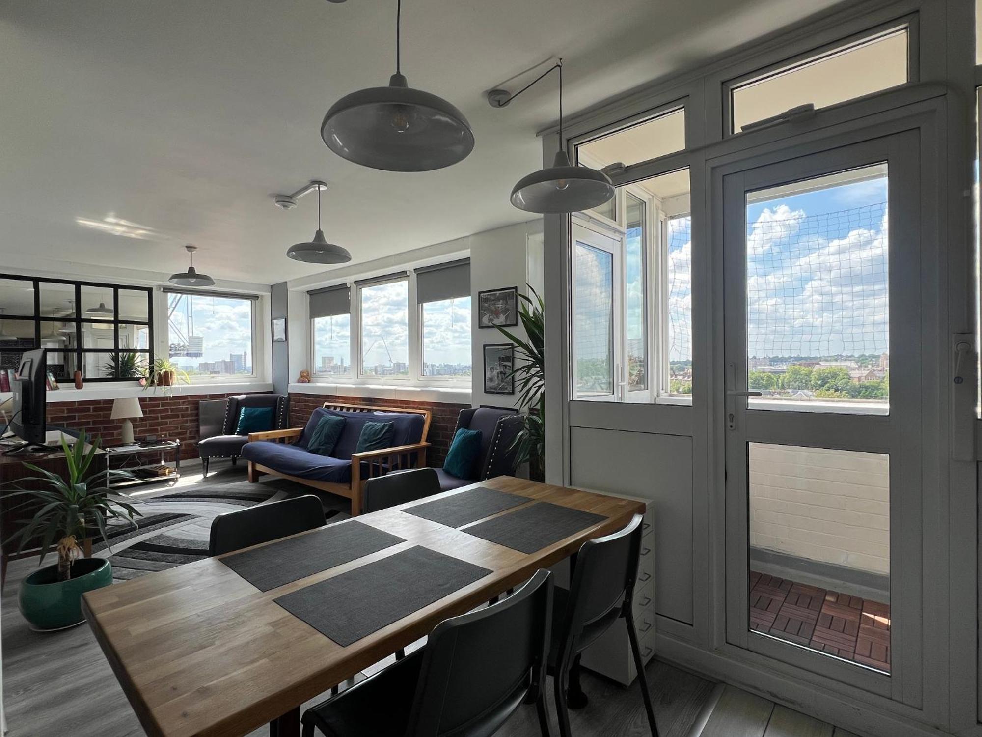 With Stuning Views Close To Center Apartment London