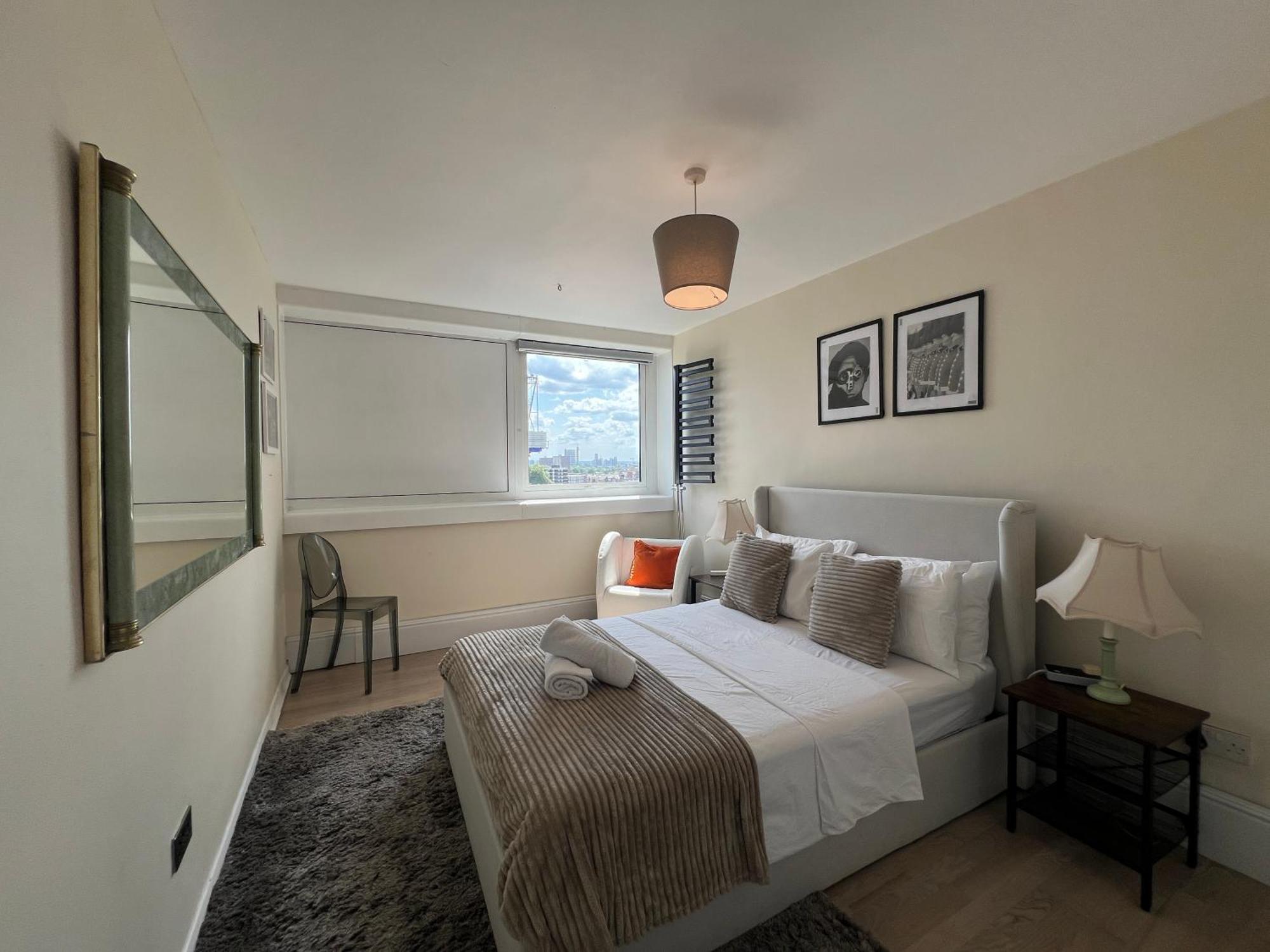 With Stuning Views Close To Center * London