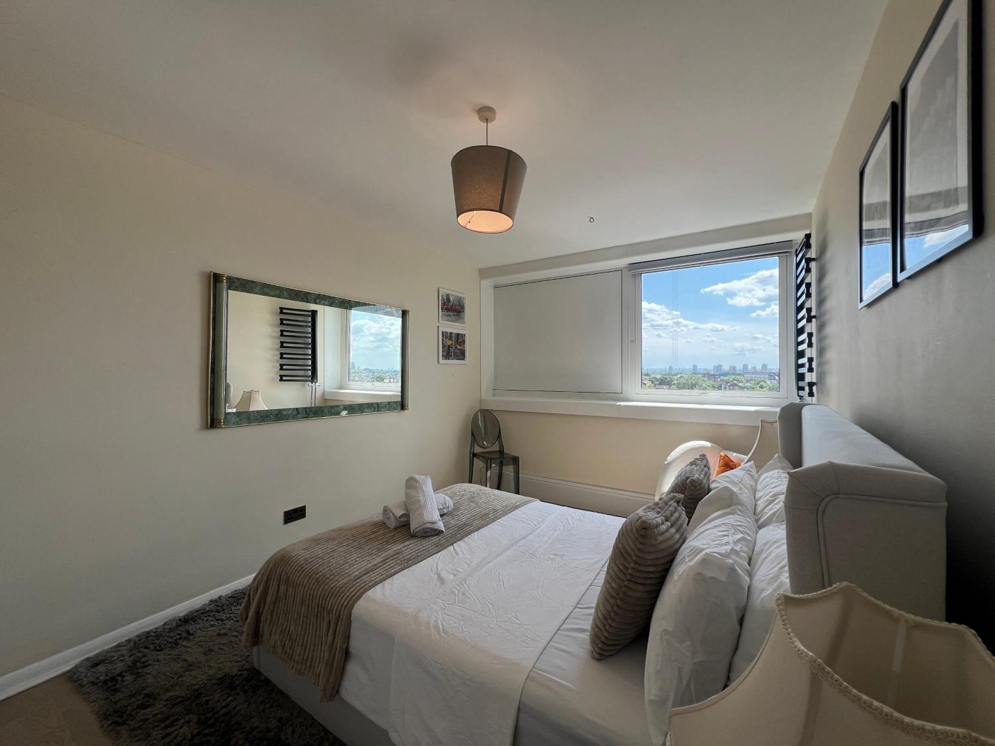 With Stuning Views Close To Center * London