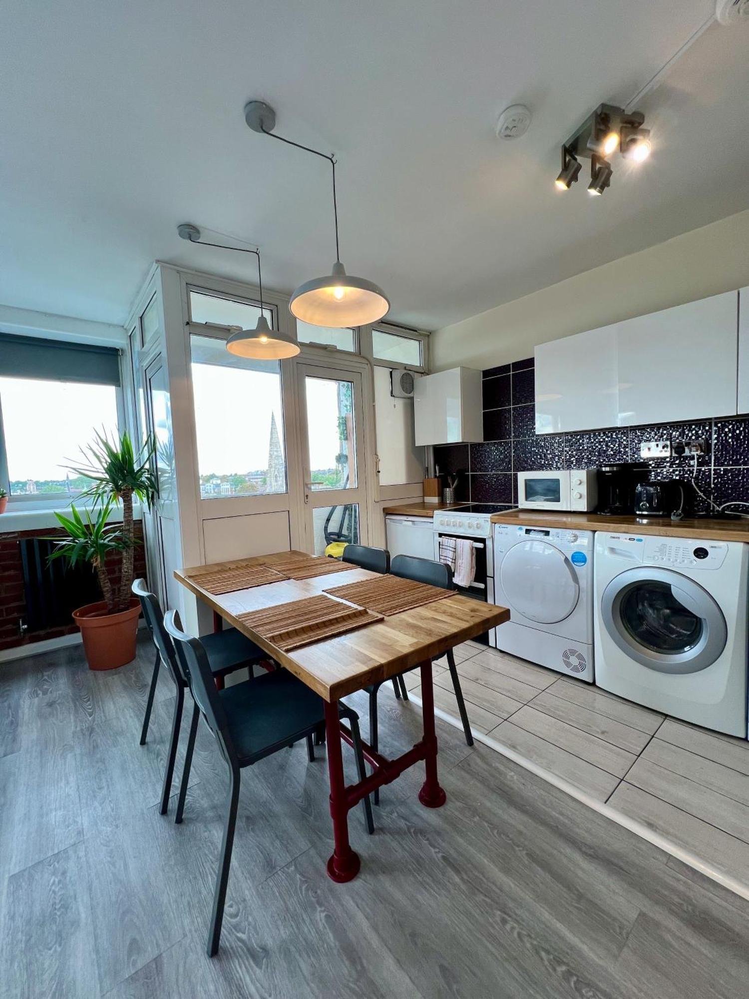 With Stuning Views Close To Center London