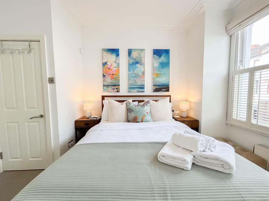 Stylish Hideaway With Oasis Garden Apartment London