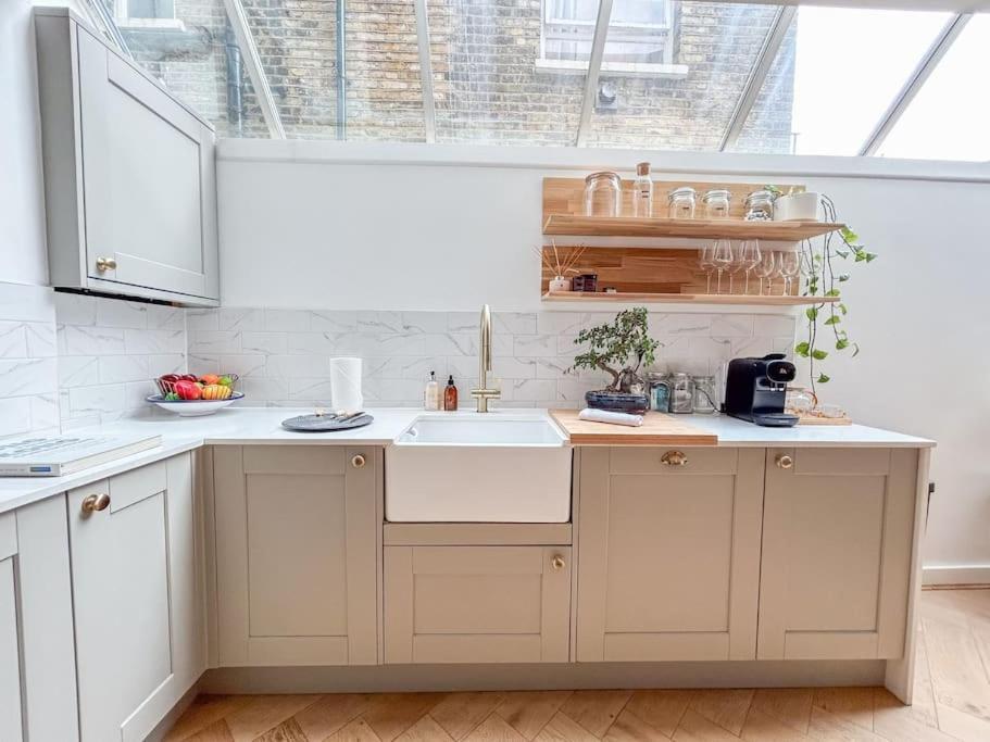 Apartment Stylish Hideaway With Oasis Garden *