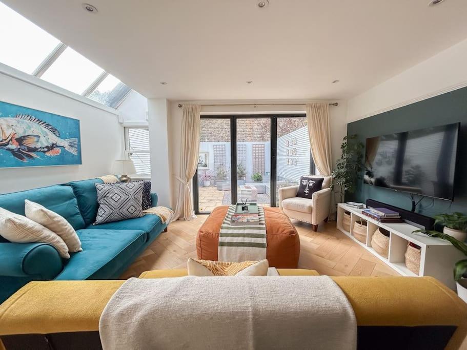 Stylish Hideaway With Oasis Garden Apartment London