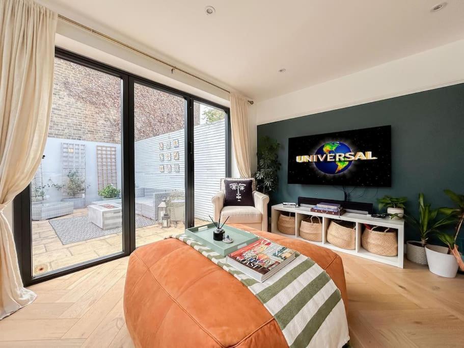 Stylish Hideaway With Oasis Garden