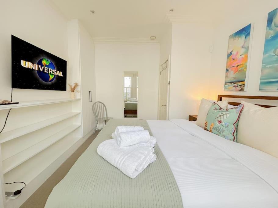 Stylish Hideaway With Oasis Garden Apartment *