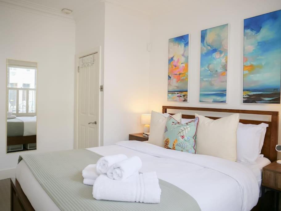 Stylish Hideaway With Oasis Garden Apartment