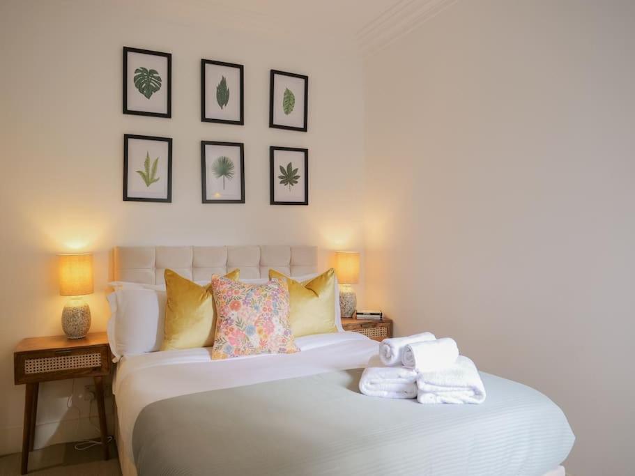 Stylish Hideaway With Oasis Garden Apartment *
