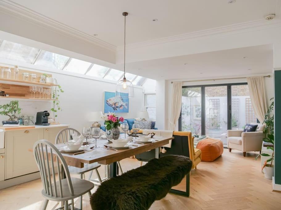 Stylish Hideaway With Oasis Garden *
