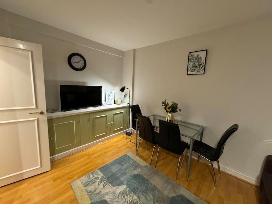 Amazing 2 Flat Bedroom In Chelsea Apartment