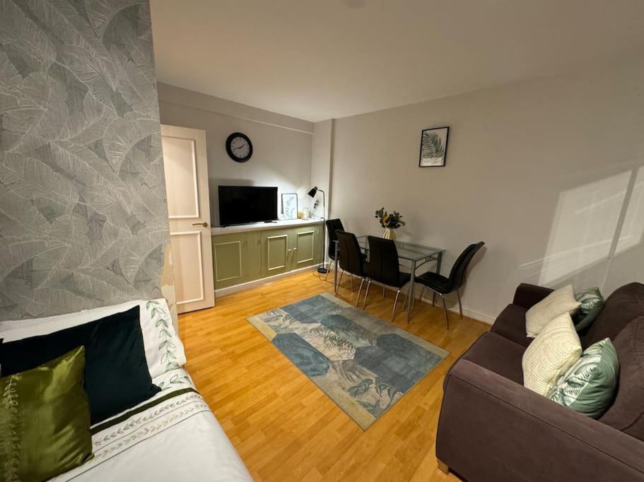 Amazing 2 Flat Bedroom In Chelsea London