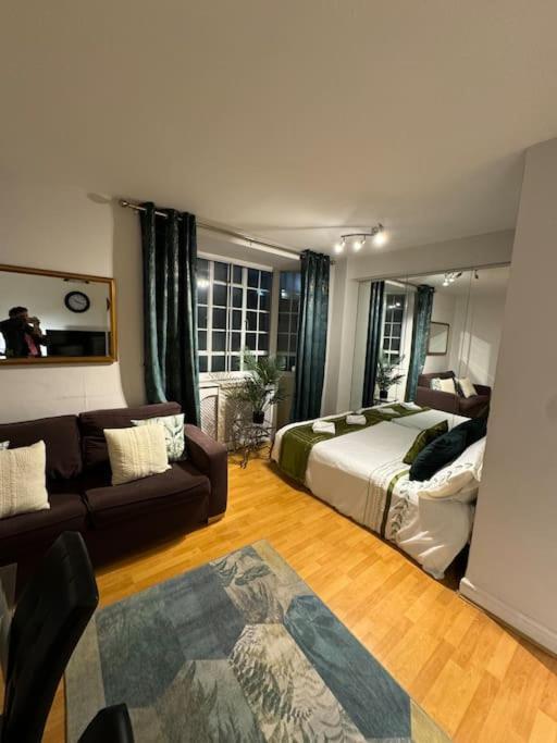 Amazing 2 Flat Bedroom In Chelsea