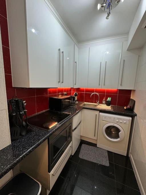 Amazing 2 Flat Bedroom In Chelsea Apartment London