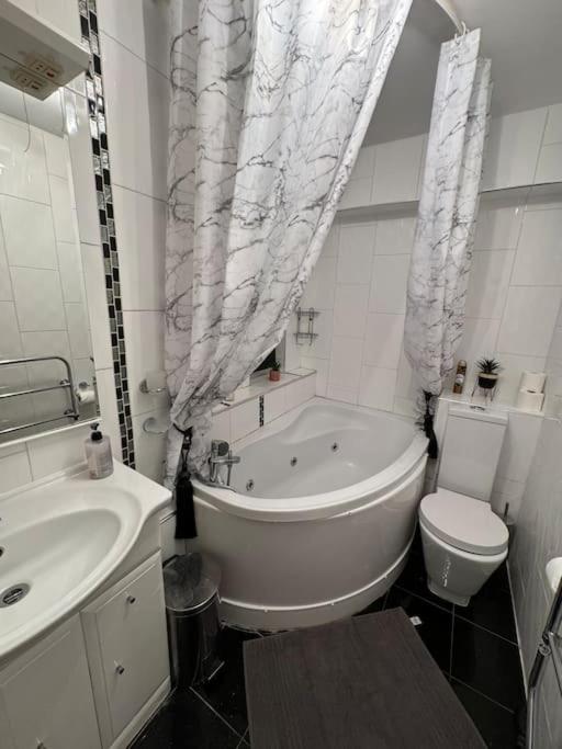 Amazing 2 Flat Bedroom In Chelsea London