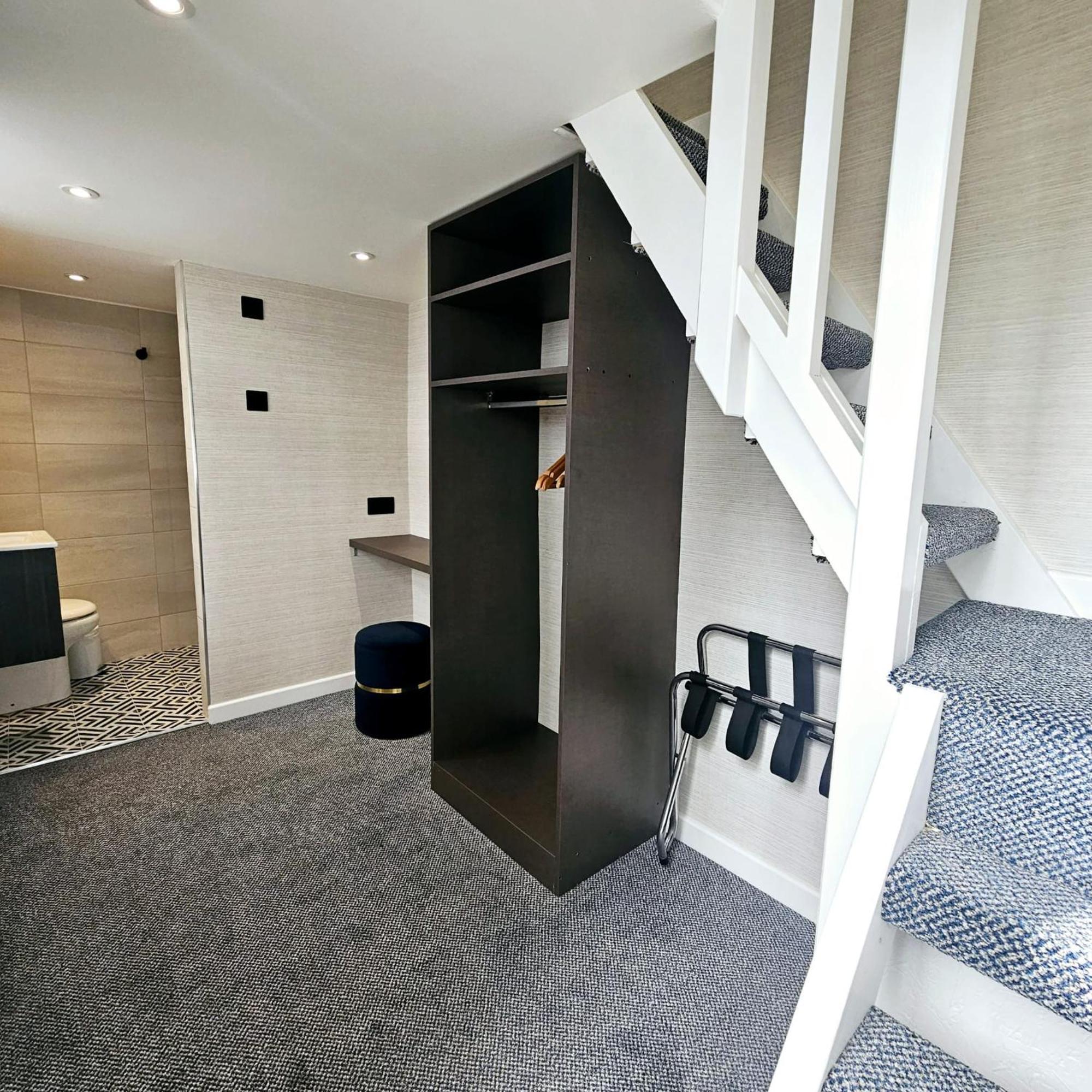Mentone - London