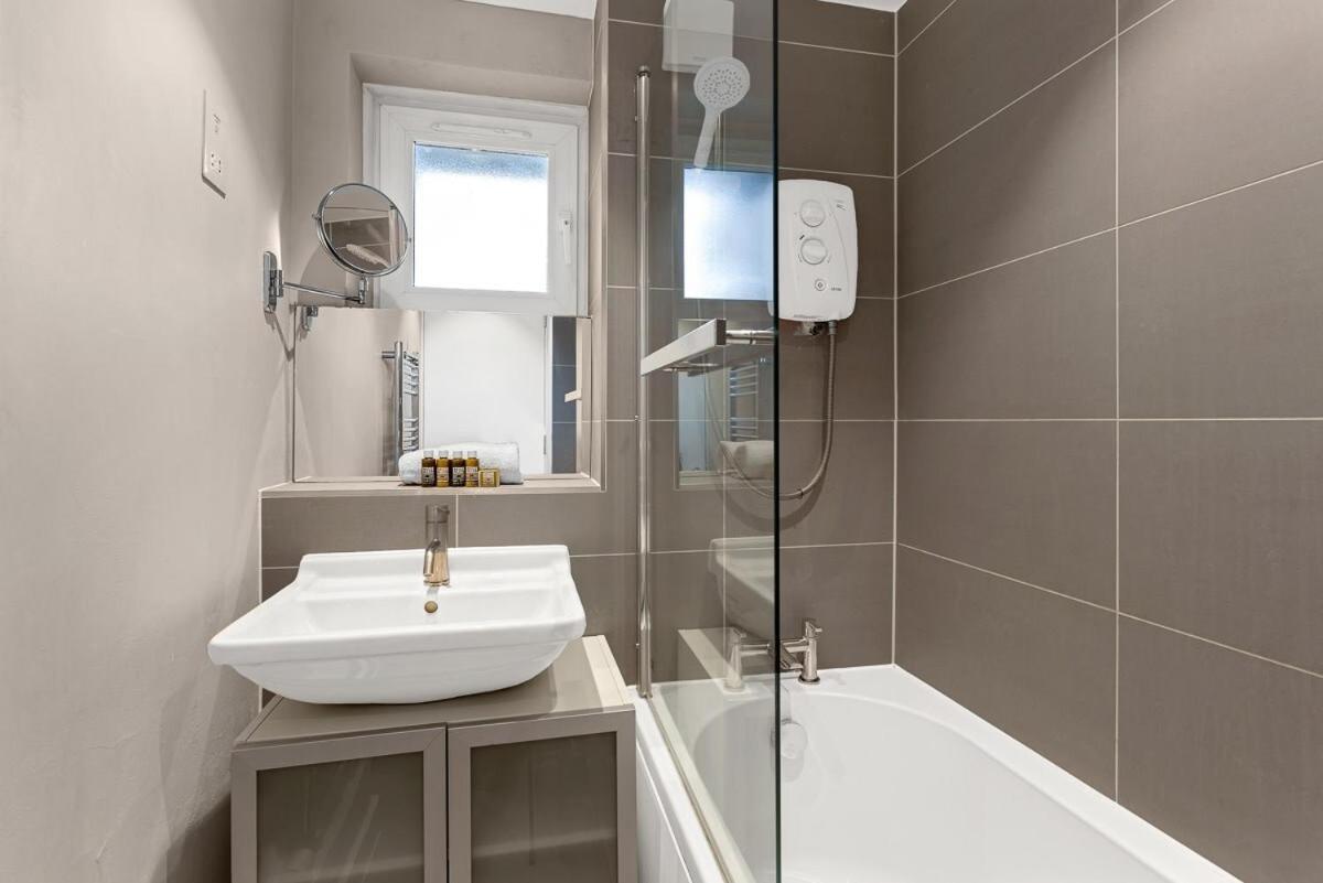 Relay Belgravia 13 * London