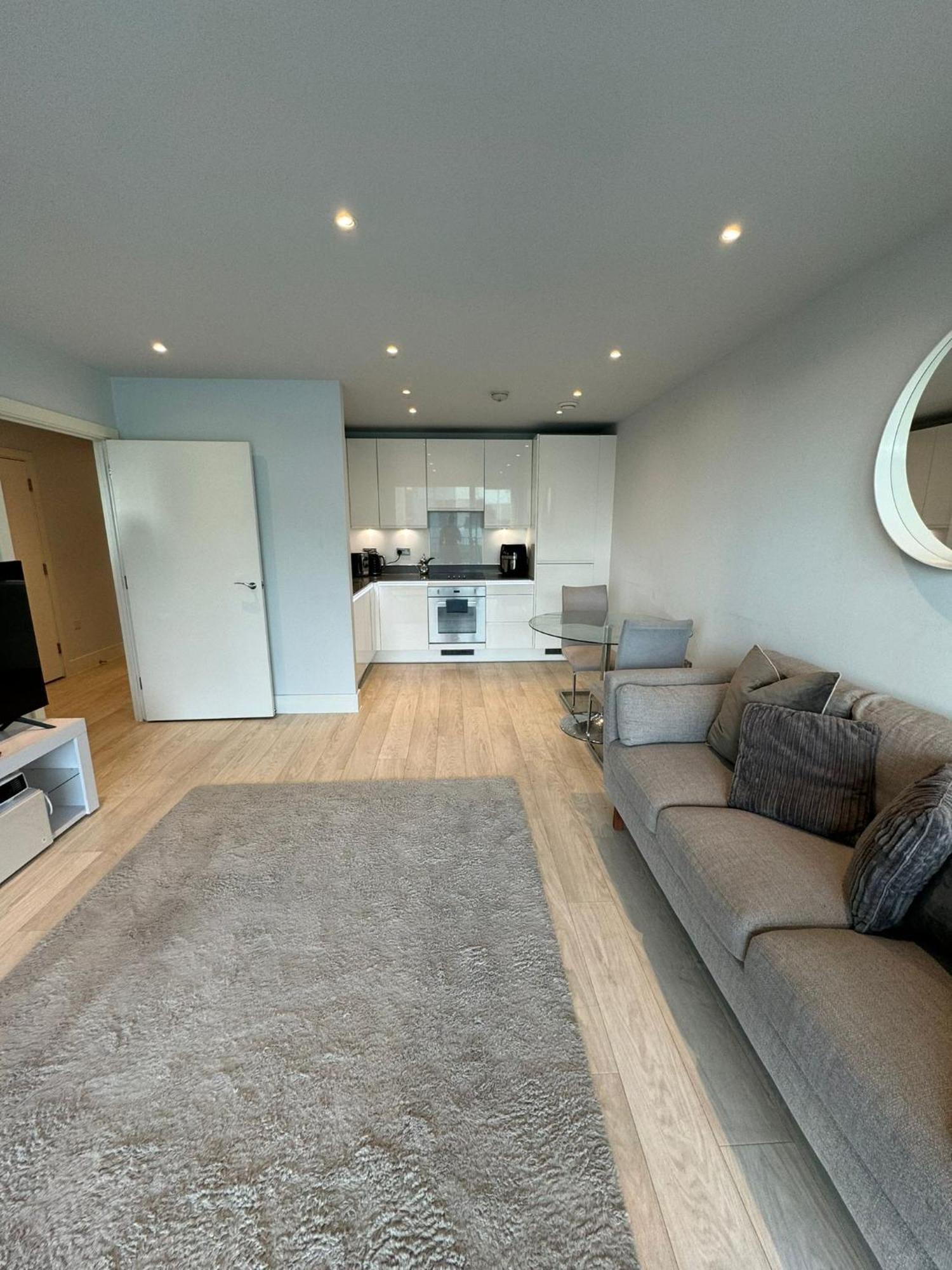 Park Royal Apartment *