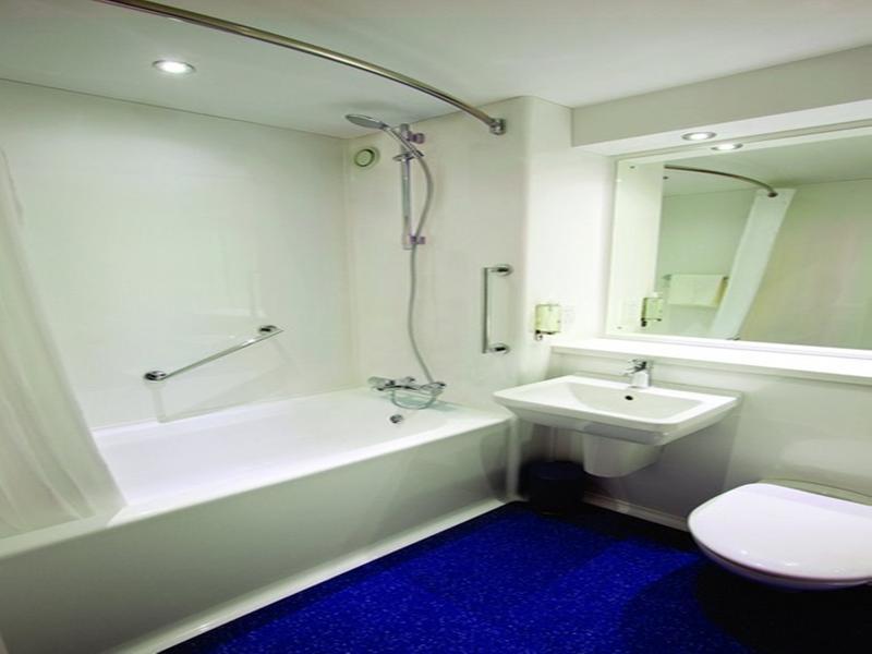 Travelodge Airport London