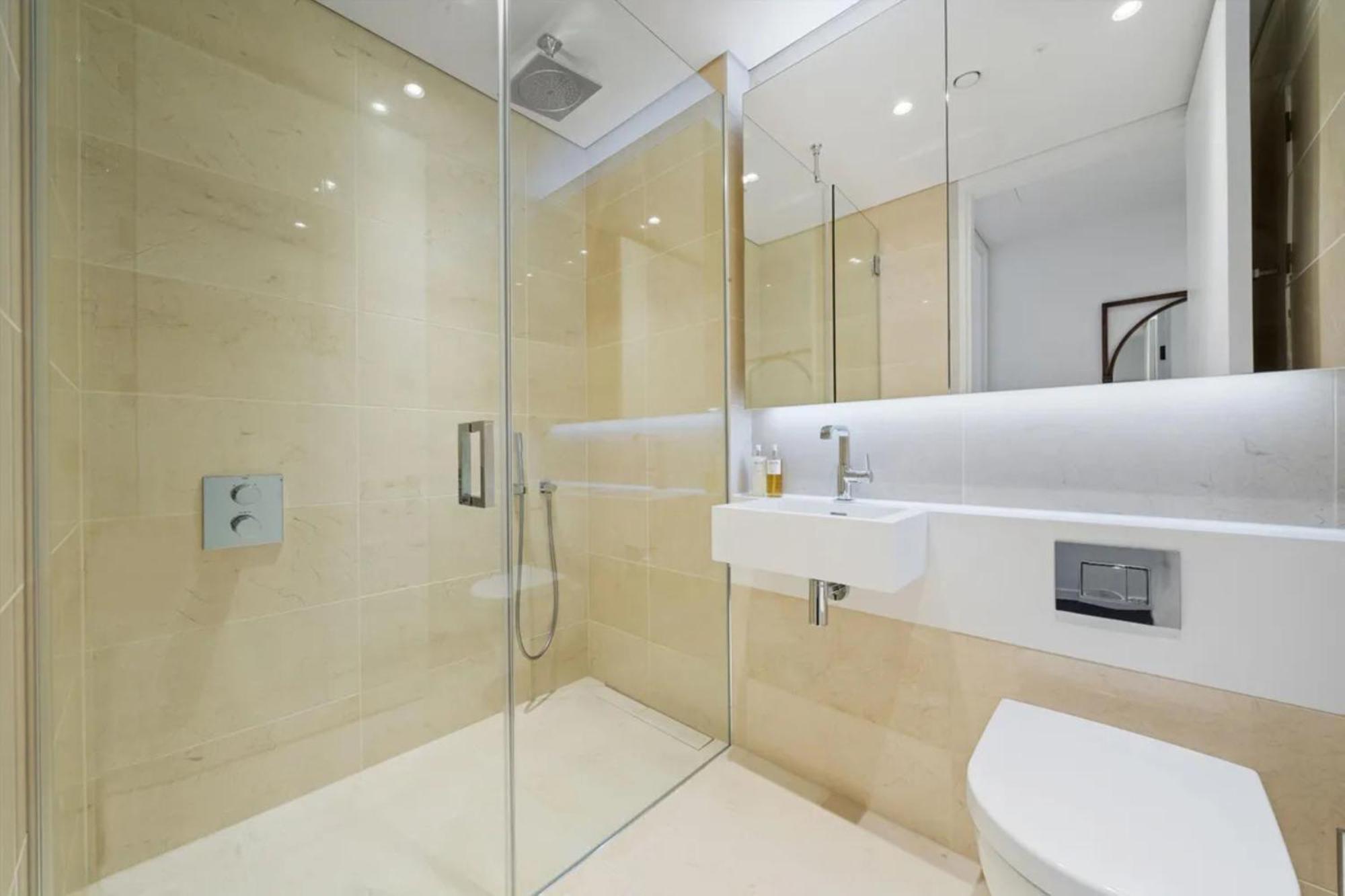 Confortable Stephanie 3 Bedrooms Waterloo Station Apartment London