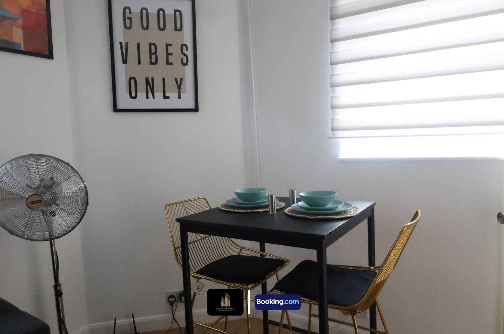 Stylish 2br Wifi - Free Parking - Canning Town
