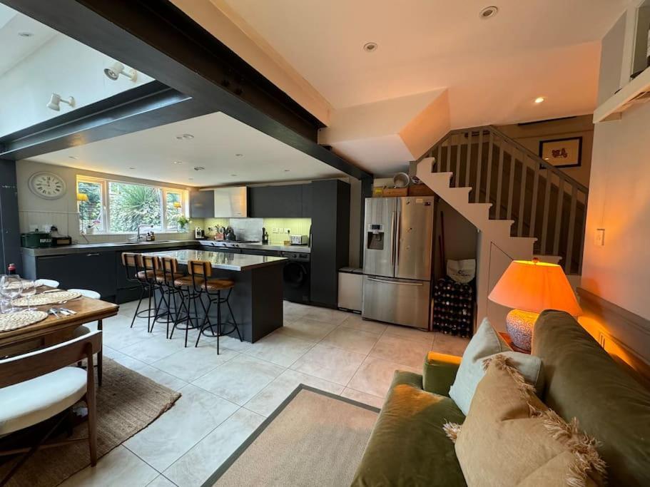 Homely Flat, Near Notting Hill London
