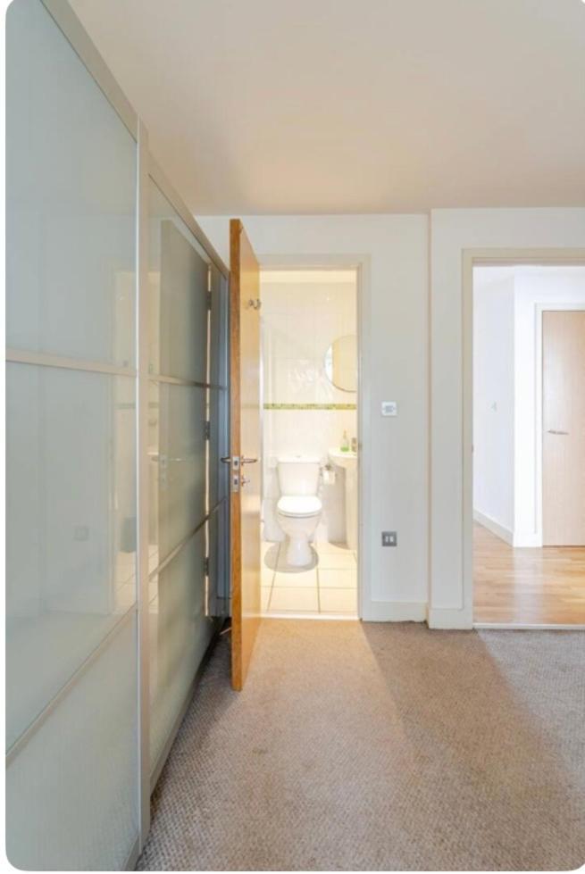 Amazing River View 2 Bedroom Apartment, Sleeps 6 , Balcony And Parking Apartment London