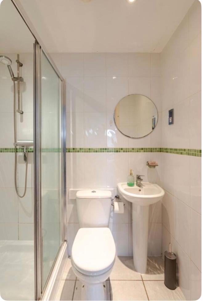Amazing River View 2 Bedroom Apartment, Sleeps 6 , Balcony And Parking Apartment *