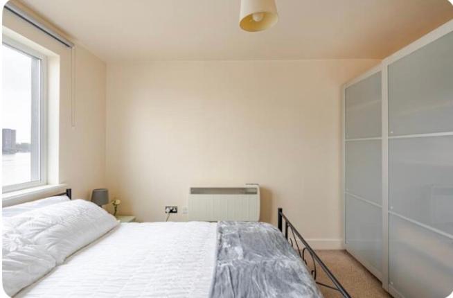 Apartment Amazing River View 2 Bedroom Apartment, Sleeps 6 , Balcony And Parking *