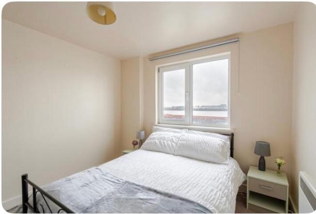Apartment Amazing River View 2 Bedroom Apartment, Sleeps 6 , Balcony And Parking *
