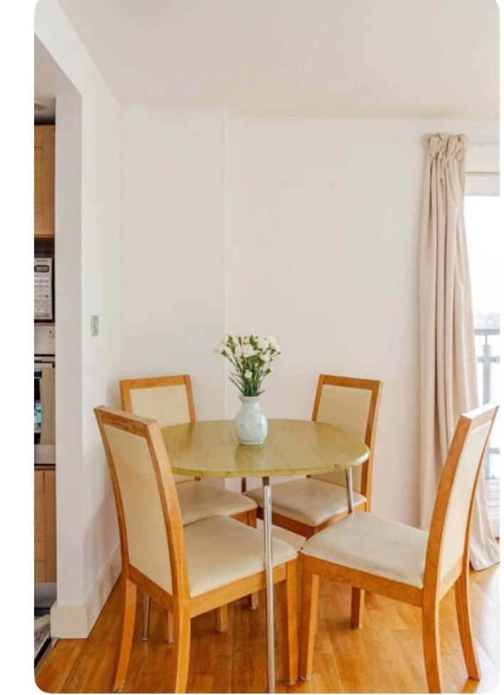 Apartment Amazing River View 2 Bedroom Apartment, Sleeps 6 , Balcony And Parking London