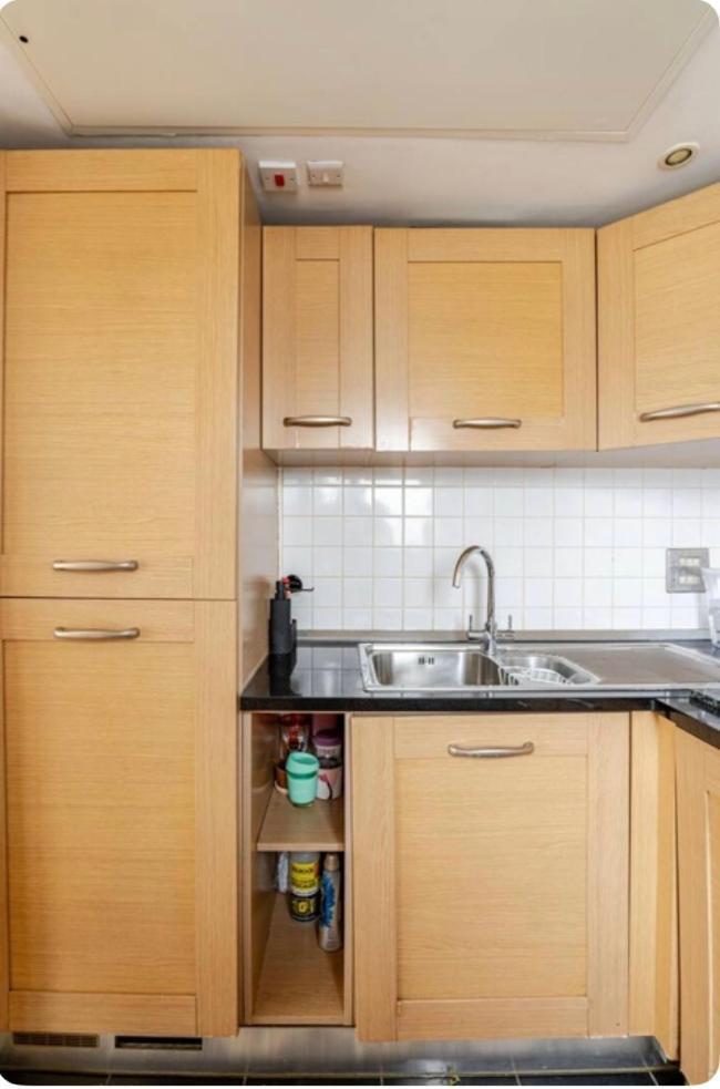Apartment Amazing River View 2 Bedroom Apartment, Sleeps 6 , Balcony And Parking