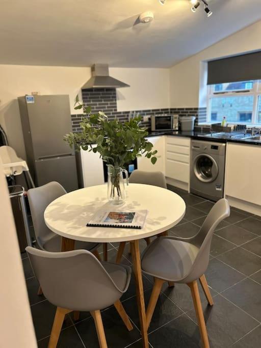 Apartment 2 Bedroom Flat In Stoke Newington *