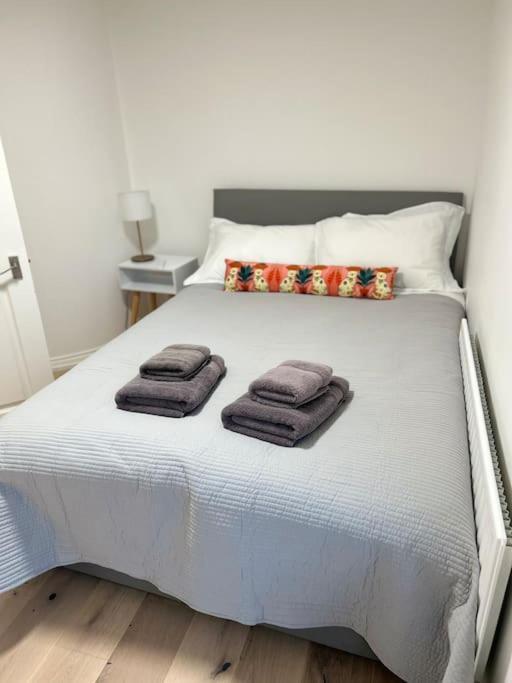 2 Bedroom Flat In Stoke Newington