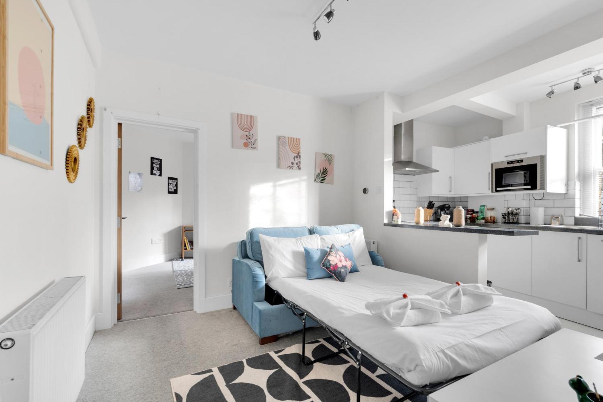 Oxford Circus - 20Min Tube ,1Gb Fibre Wifi, 2Min To Tube & Heathrow, Free Snacks & Toiletries, 2 New Smart Tvs & Sofabed *