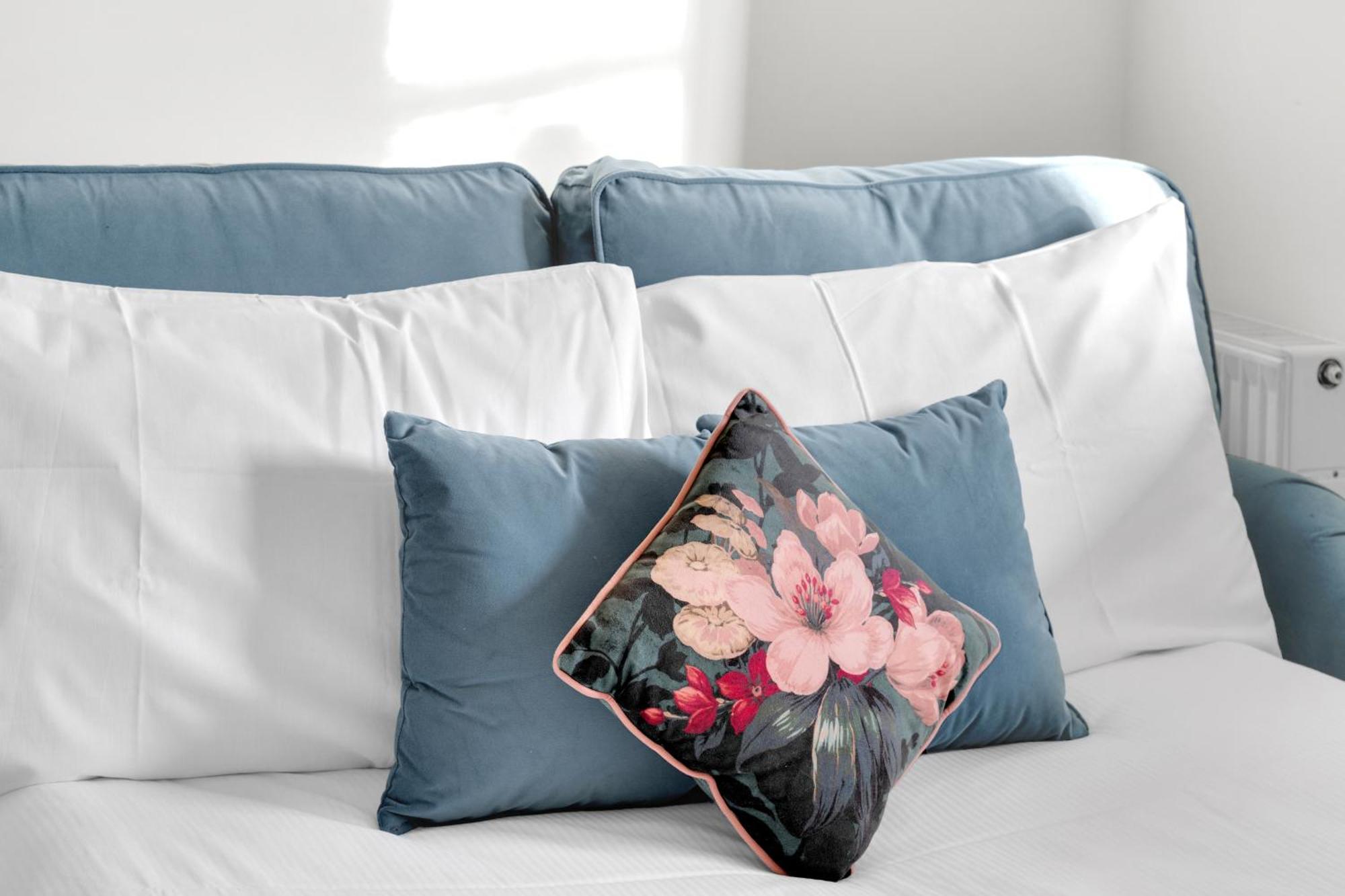 Oxford Circus - 20Min Tube ,1Gb Fibre Wifi, 2Min To Tube & Heathrow, Free Snacks & Toiletries, 2 New Smart Tvs & Sofabed Apartment