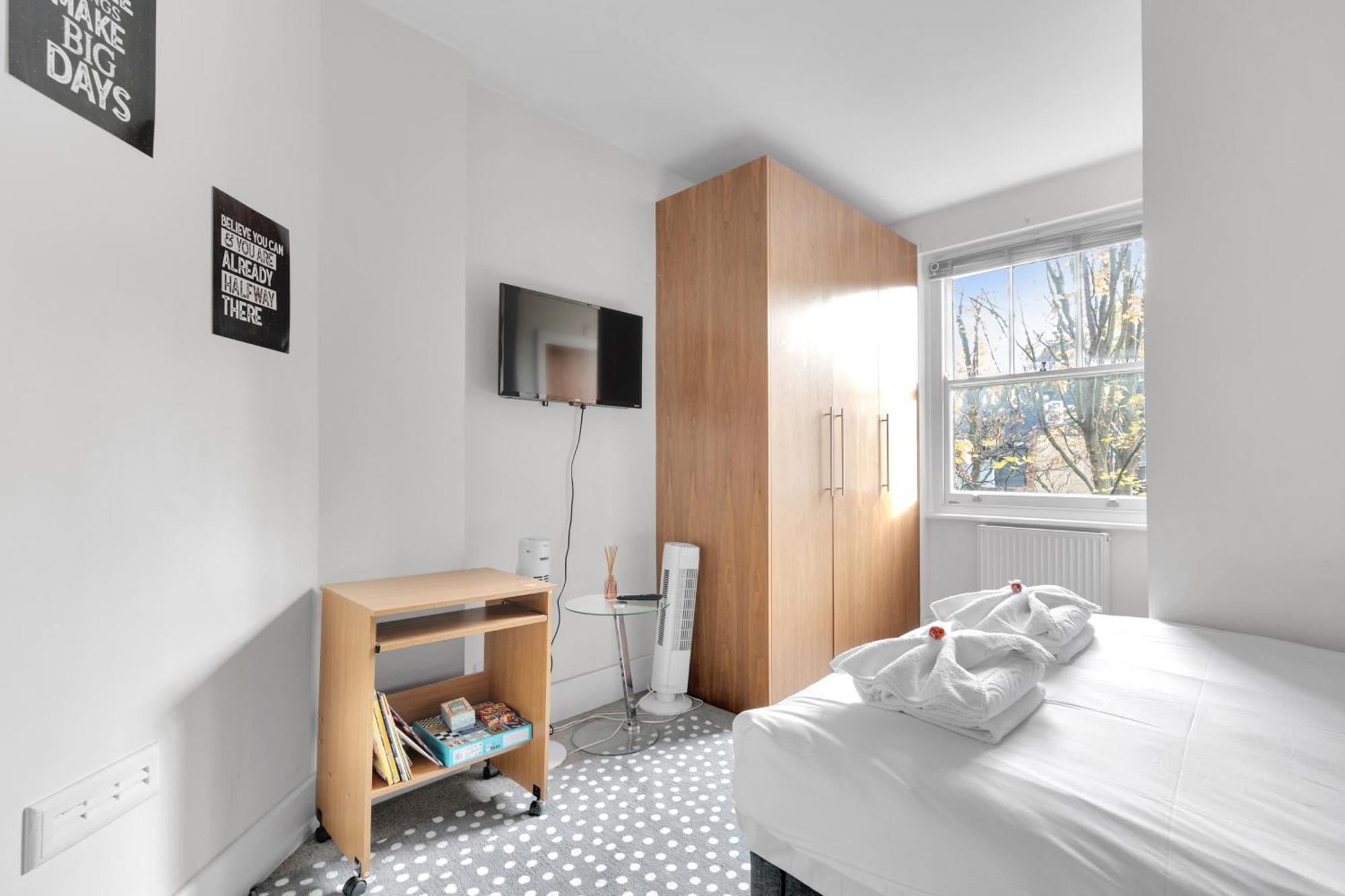 Apartment Oxford Circus - 20Min Tube ,1Gb Fibre Wifi, 2Min To Tube & Heathrow, Free Snacks & Toiletries, 2 New Smart Tvs & Sofabed *
