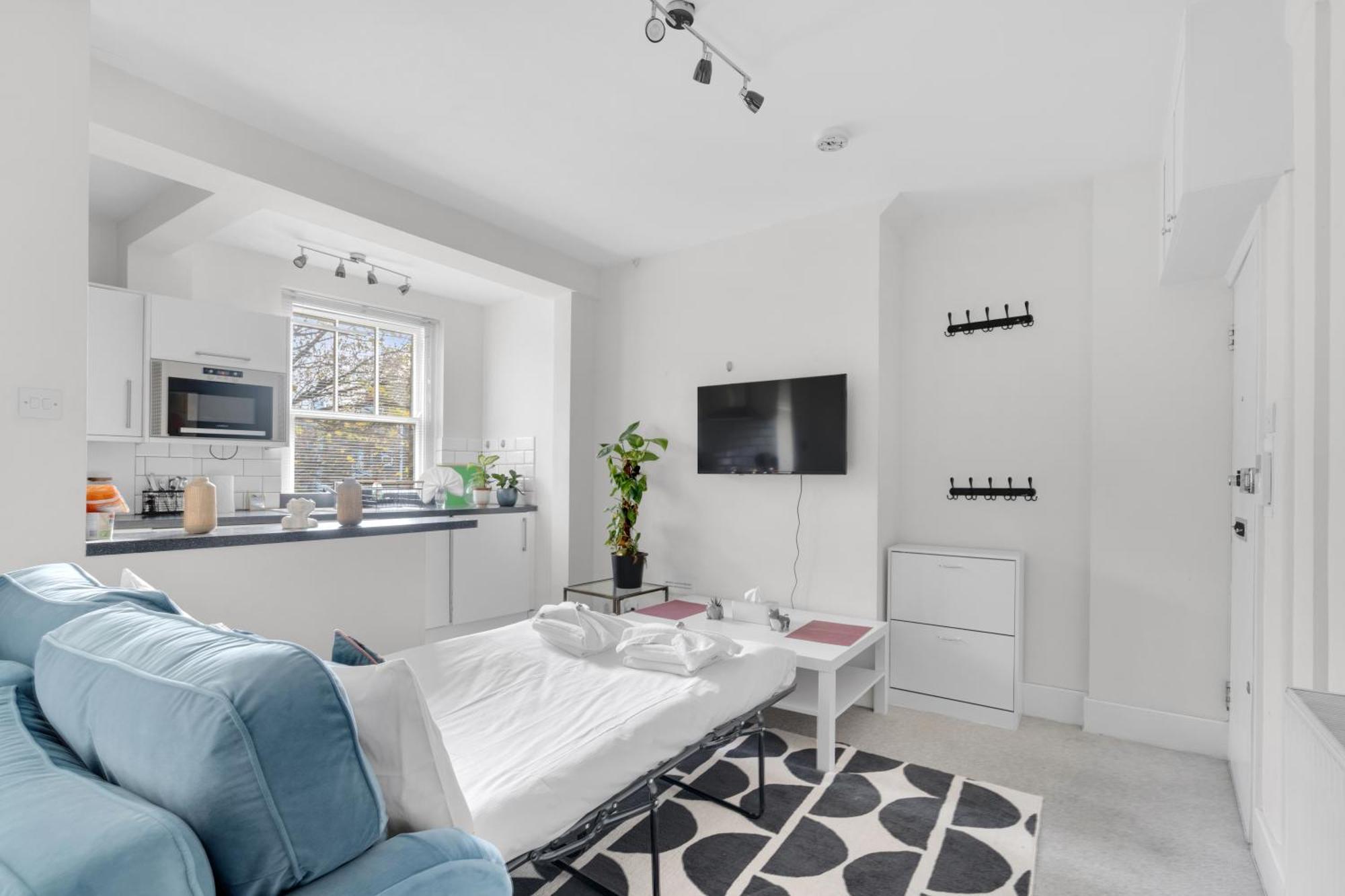 Apartment Oxford Circus - 20Min Tube ,1Gb Fibre Wifi, 2Min To Tube & Heathrow, Free Snacks & Toiletries, 2 New Smart Tvs & Sofabed *