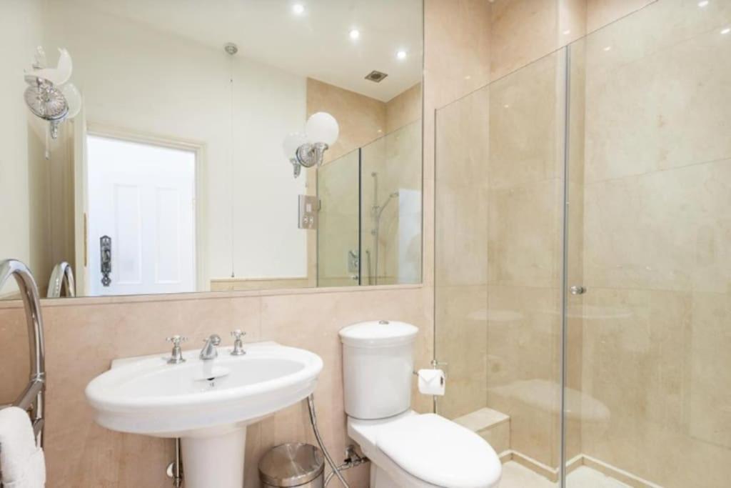 Pont Street By Capital Apartment *