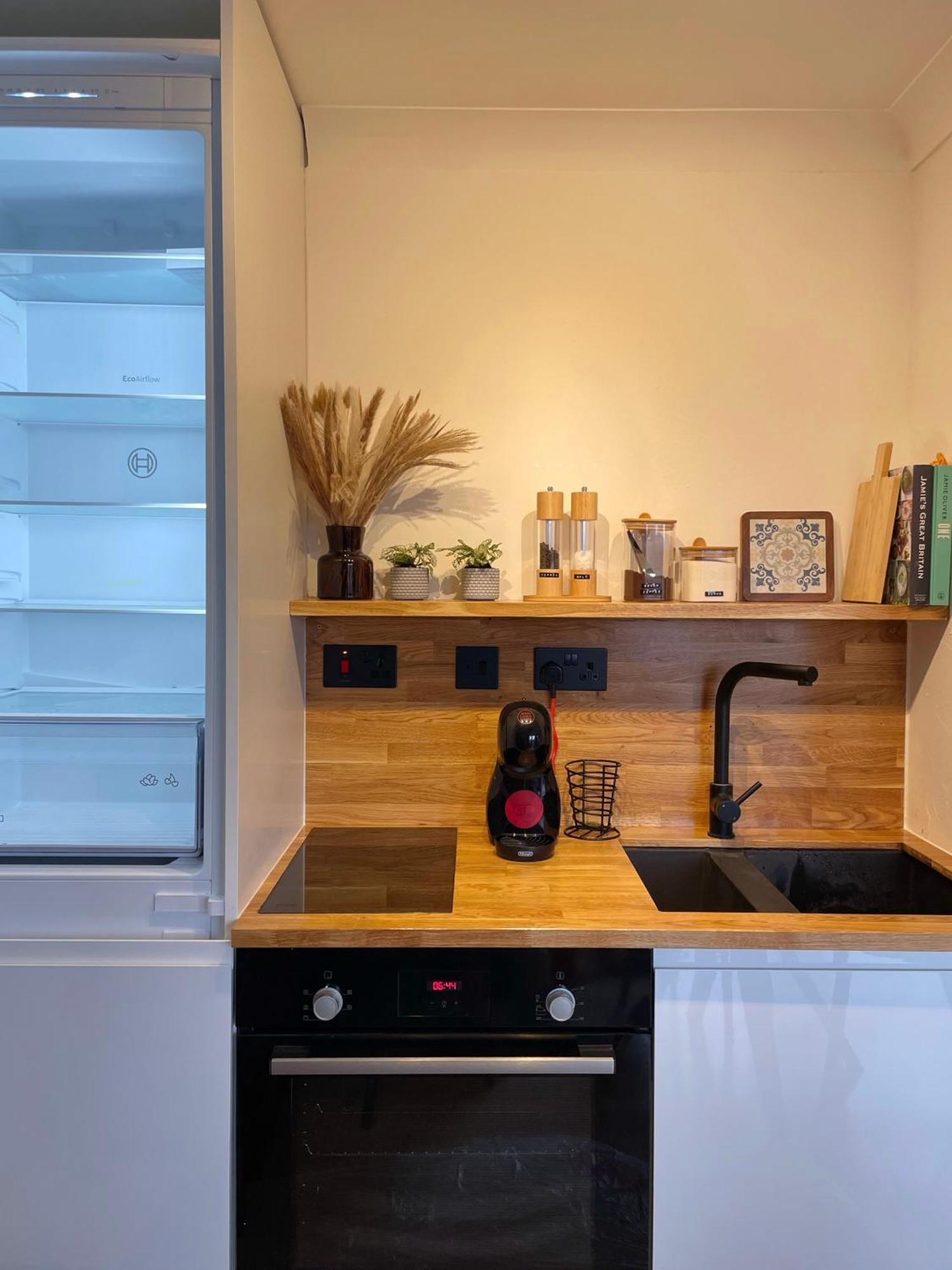 Canary Wharf Waterside Flat Homestay London