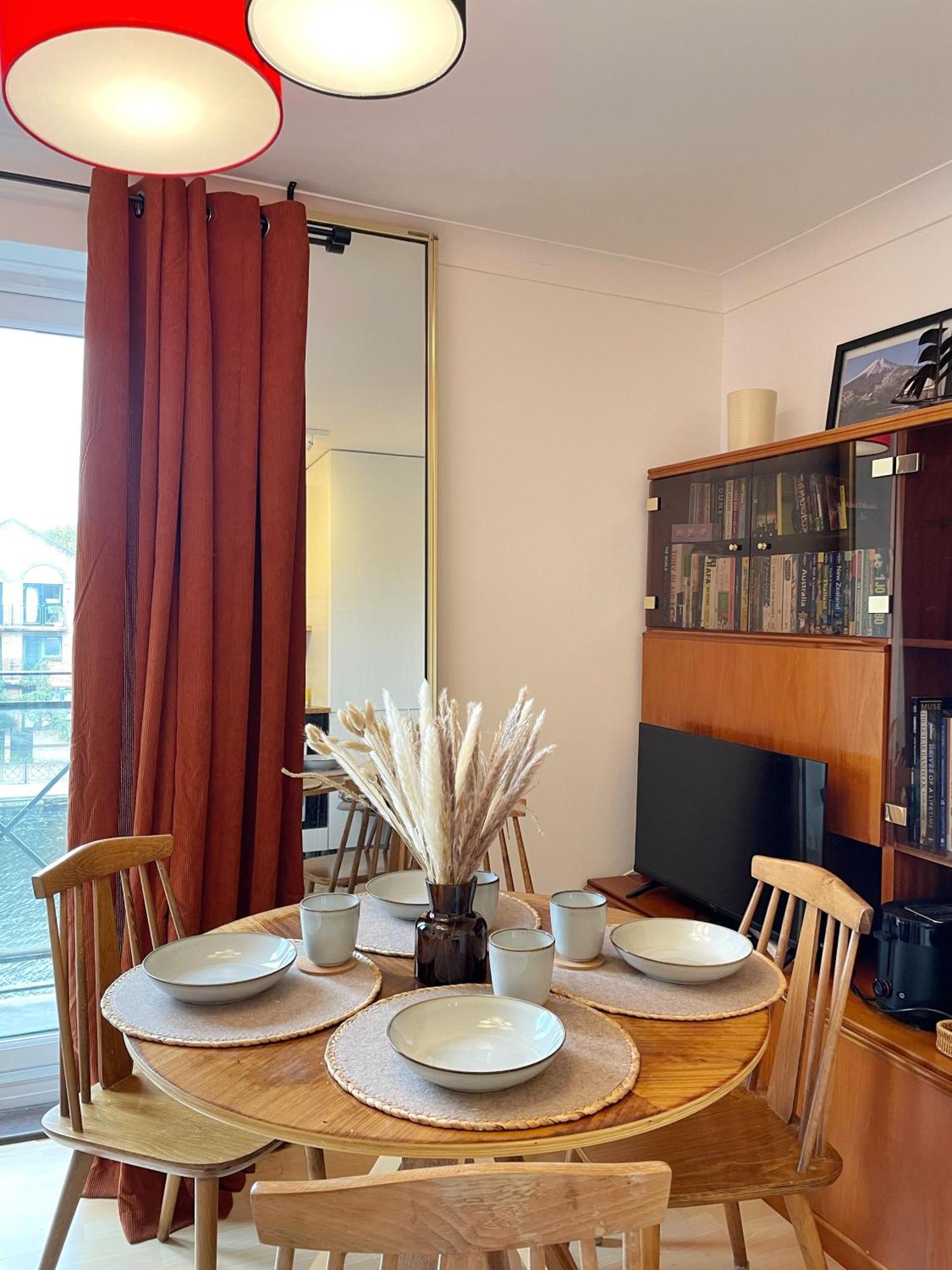 Canary Wharf Waterside Flat * London