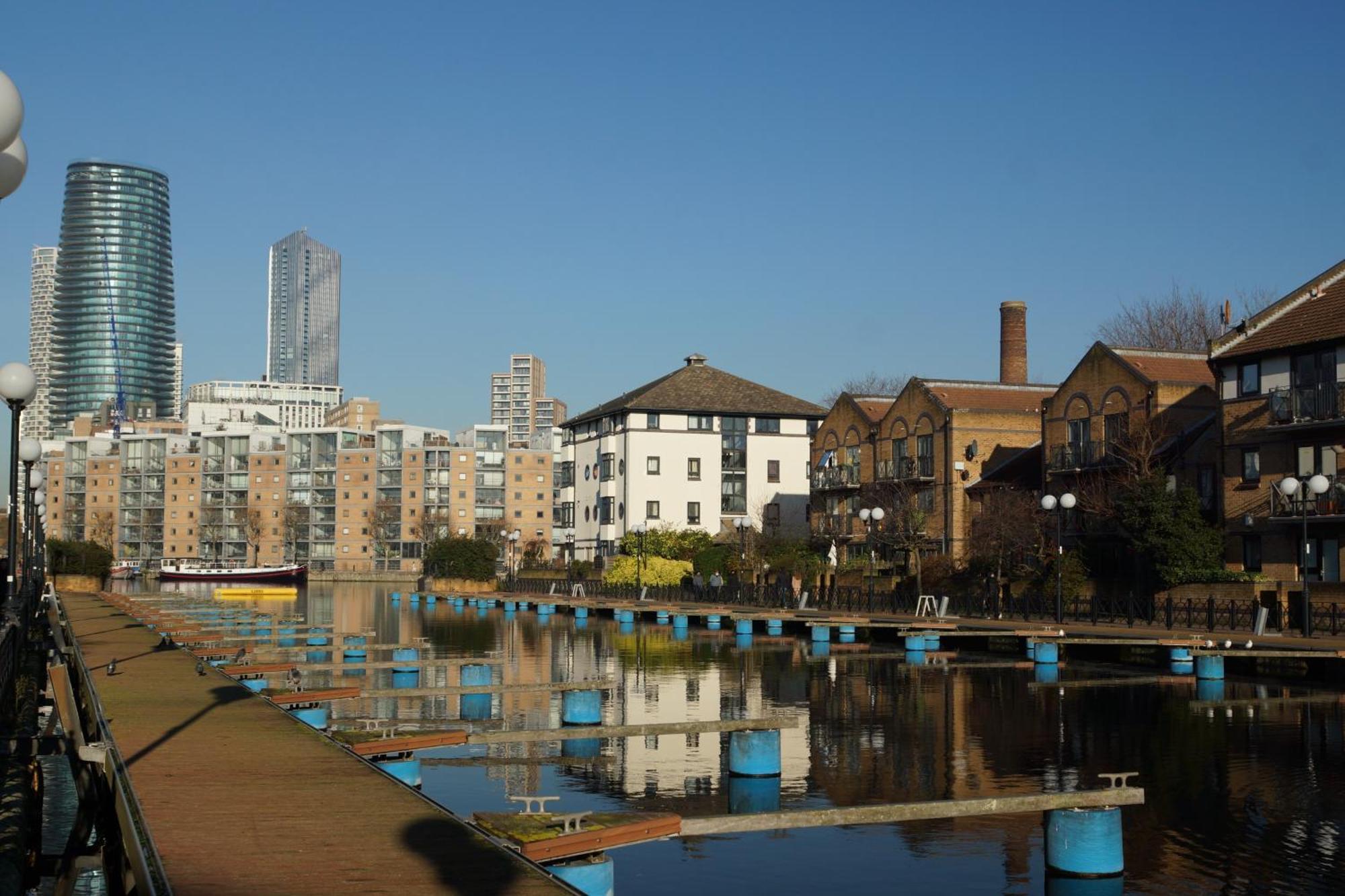Canary Wharf Waterside Flat Homestay London