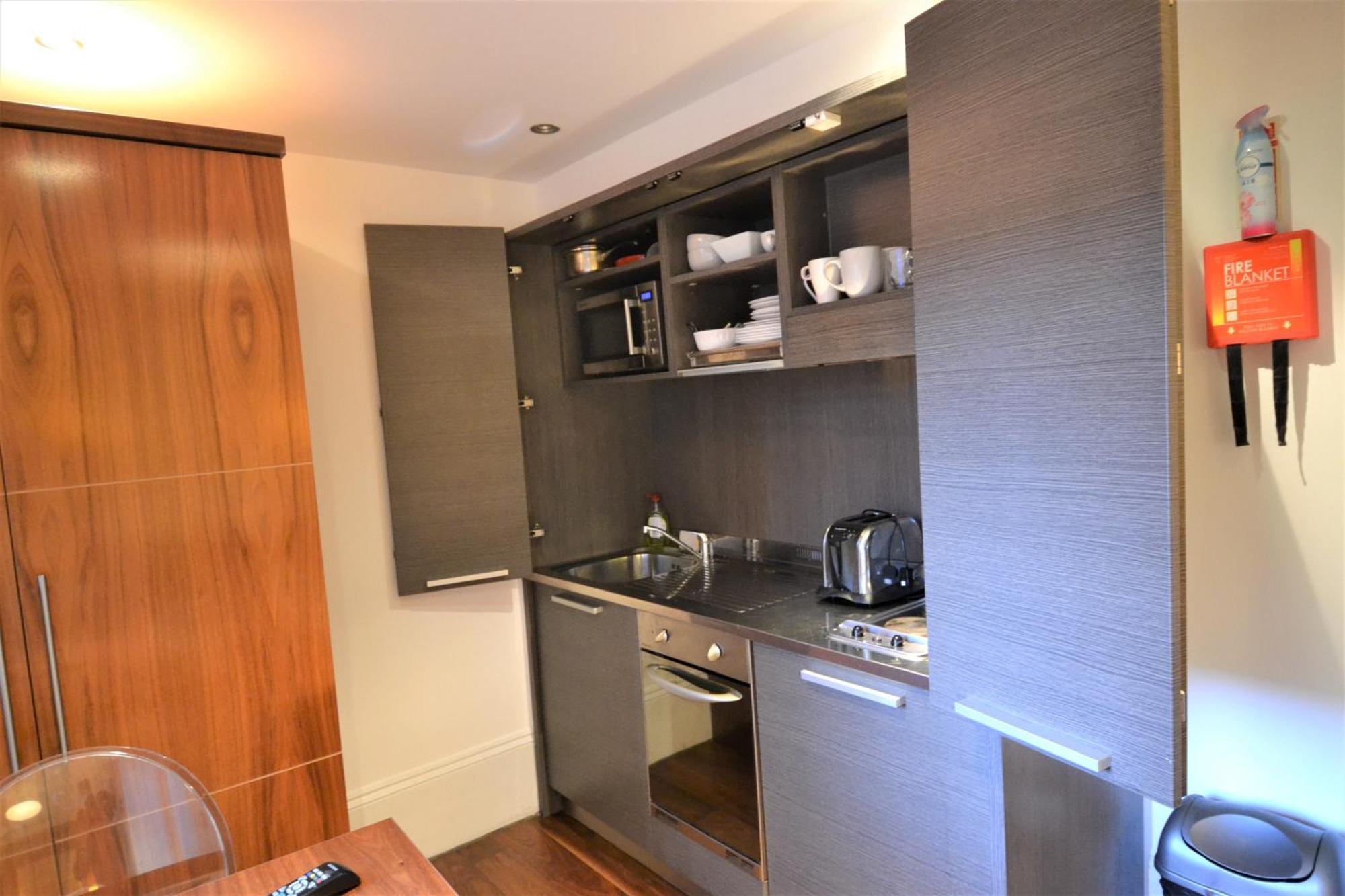Sloane Square Apartment *