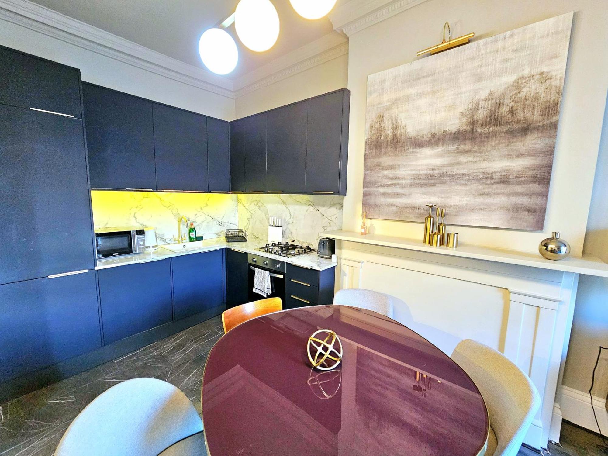 Stylish Hyde Park By Tube Stations With Elevator