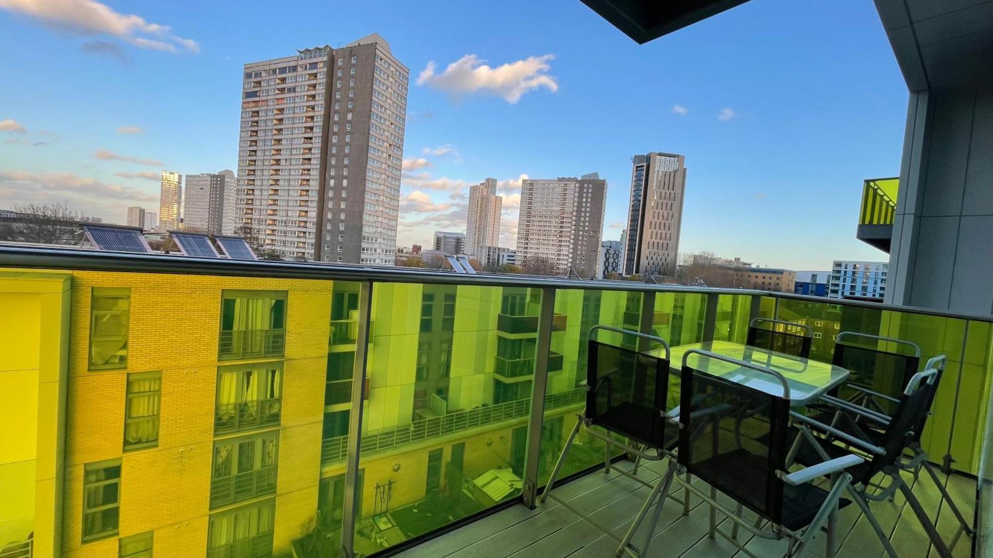 Stratford 2 Bedroom With 2 Bathrooms & Great Links Apartment *