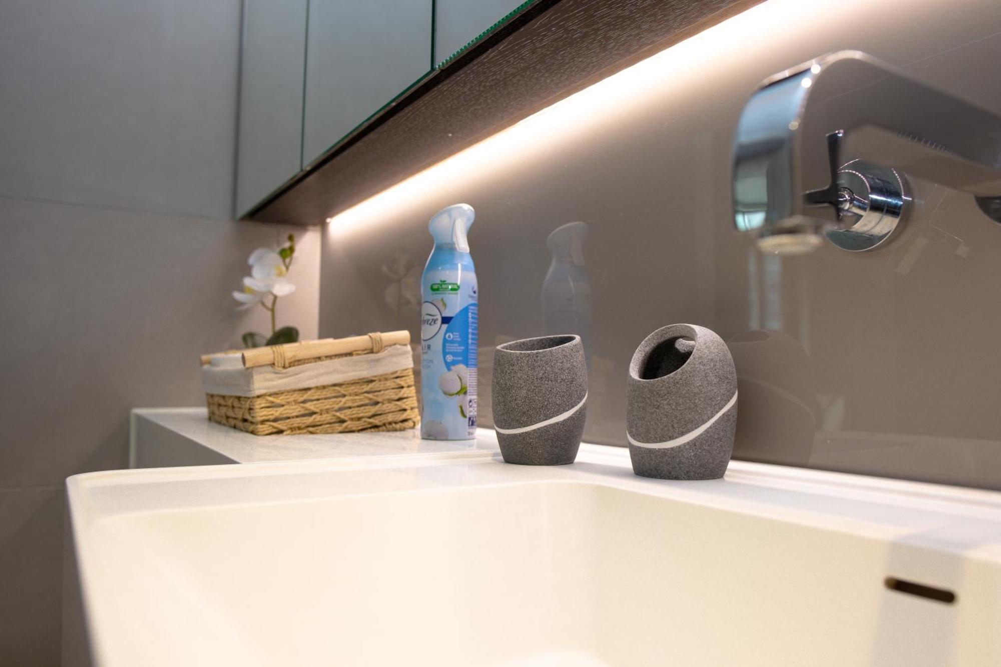 Luxury Steps From Battersea Power St And Close To Victoria & Chelsea Apartment *