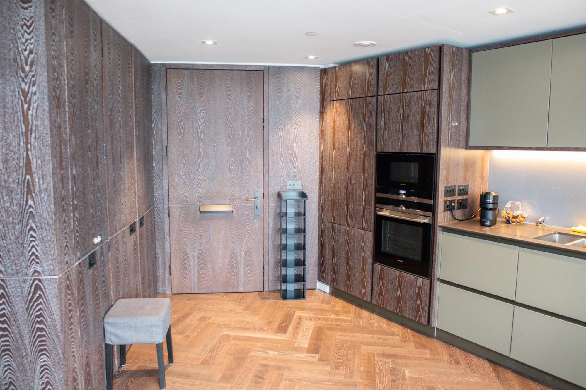 Apartment Luxury Steps From Battersea Power St And Close To Victoria & Chelsea *